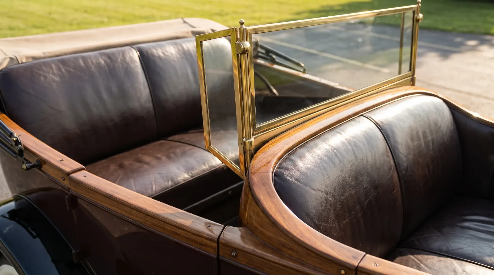 Rear cowl and second windshield, dual-cowl phaeton