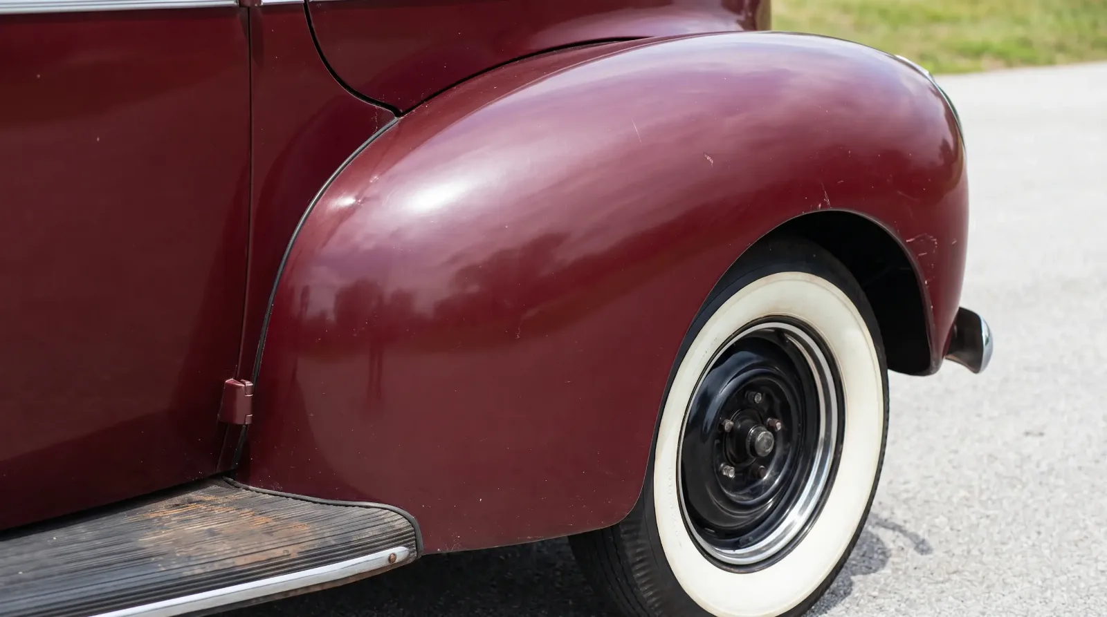 Separate pontoon fender detail - early 1940s sedan