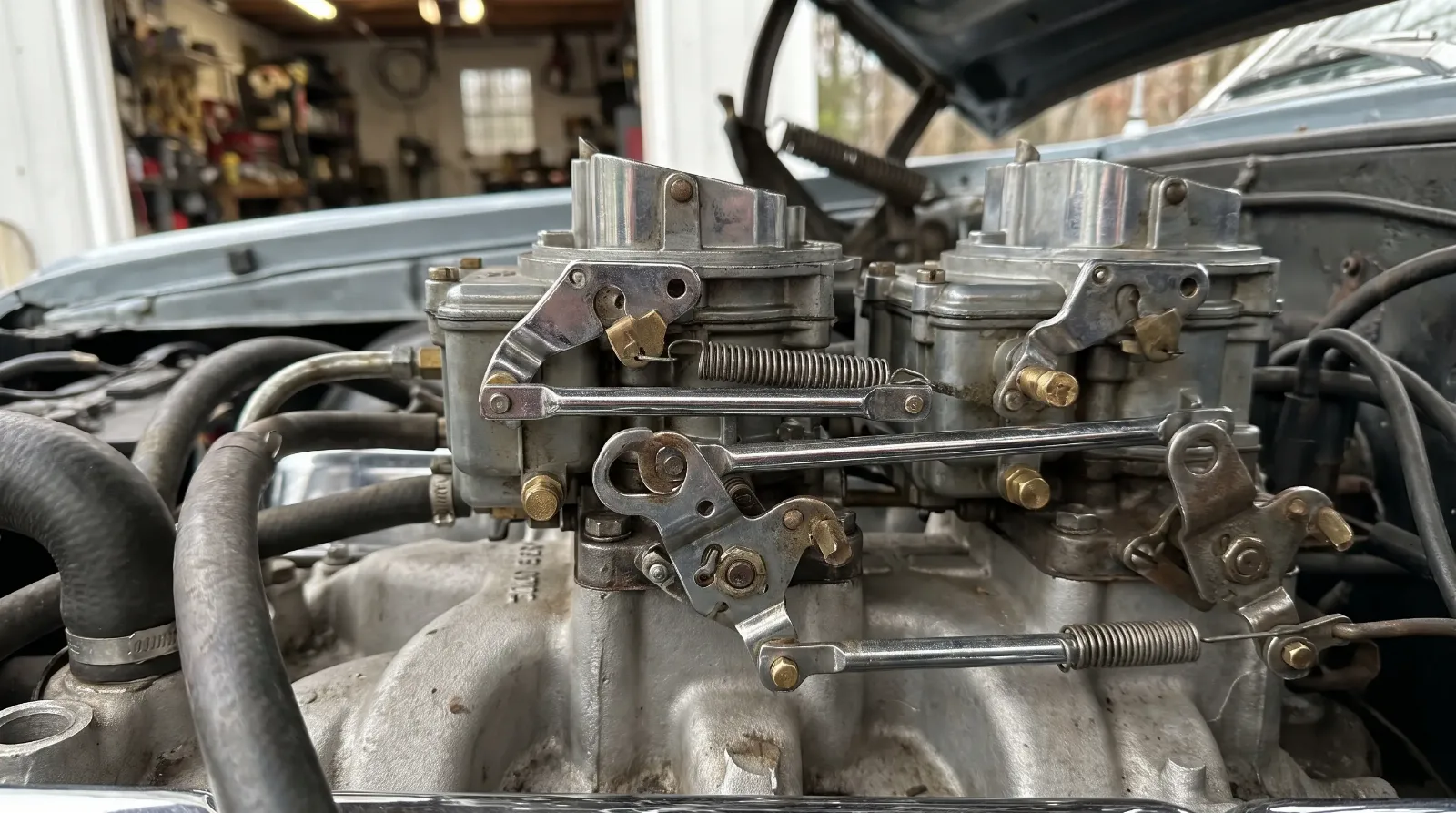 Tri-Power carburetor linkage detail closeup