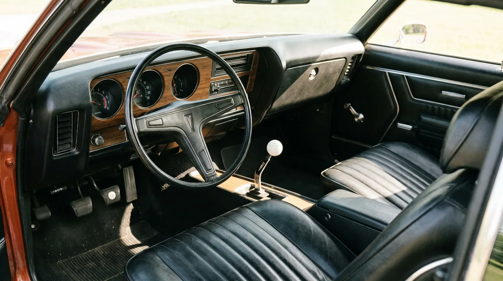 1970 GTO Rally gauge dash and Strato buckets