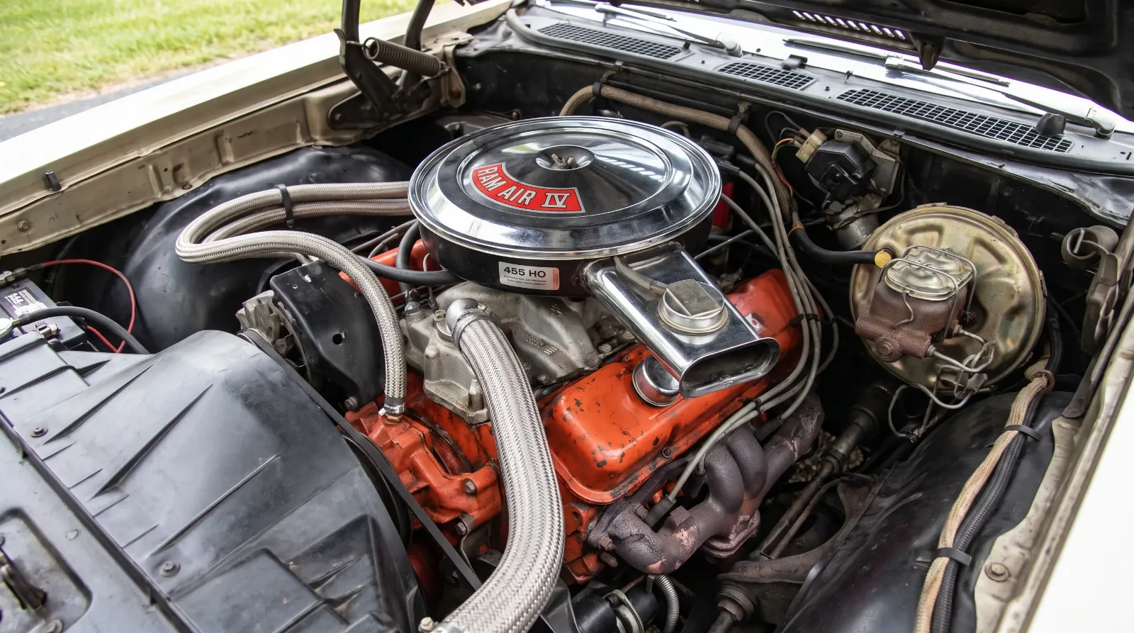 1970 GTO Judge 455 HO engine bay close-up