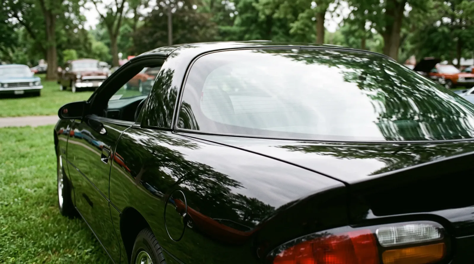 1993 Chevrolet Camaro Z28, composite roof and glass hatch detail