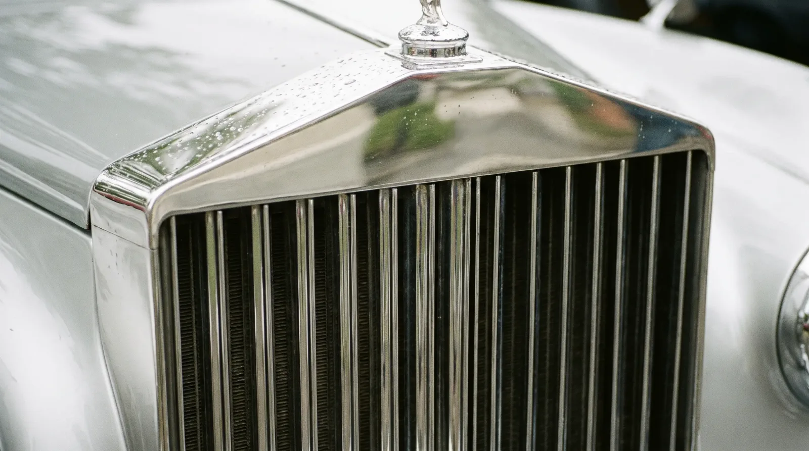 Rolls-Royce Silver Cloud grille and Spirit of Ecstasy mascot — close-up detail
