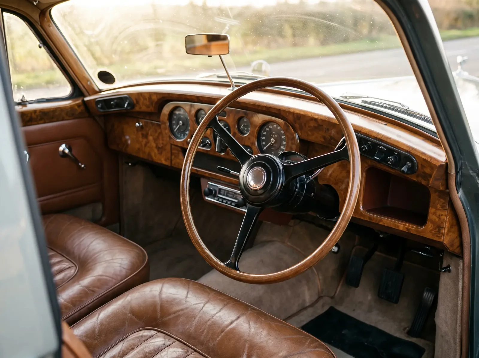 Bentley S-Series driver's cockpit and dashboard