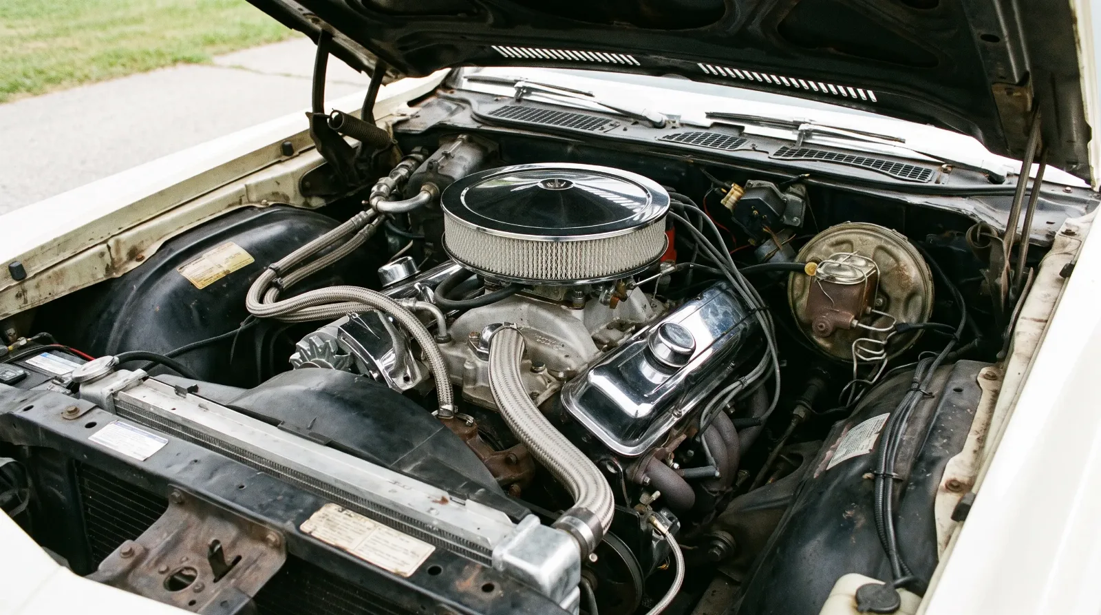 1970s personal luxury coupe V8 engine bay