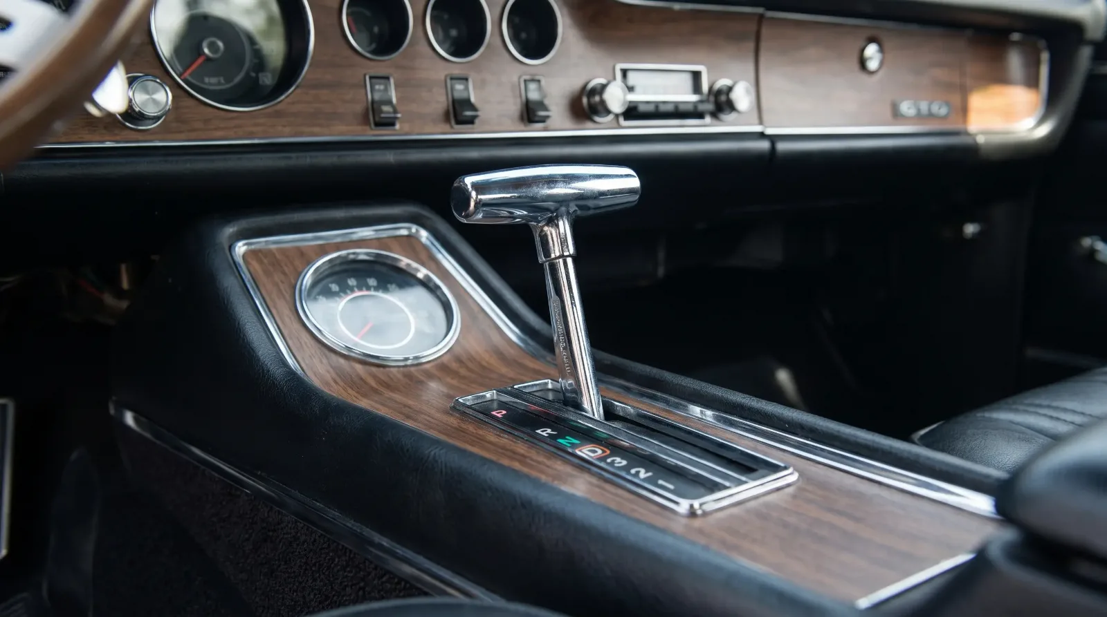 GTO Turbo Hydra-Matic console shifter detail