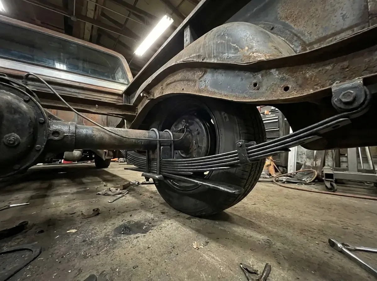 Short bed C10 rear leaf spring and axle -- dropped stance detail shot