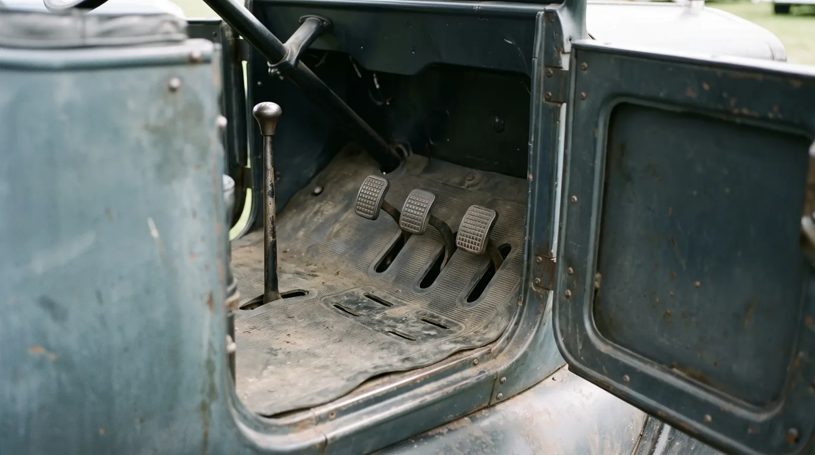 1926 Ford Model T, three pedals and hand lever
