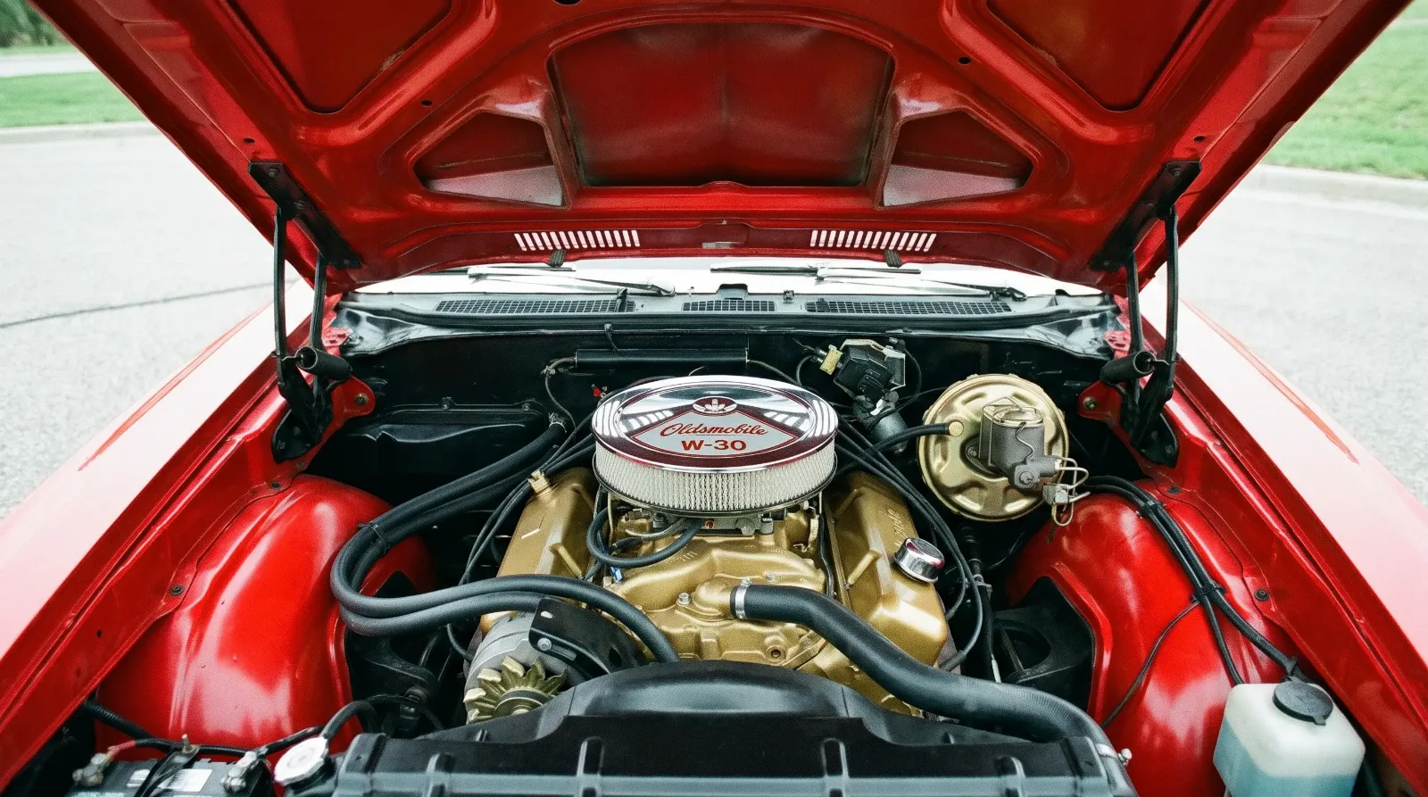 1970 Oldsmobile 4-4-2 W-30 engine bay with 455 Rocket V8 and red inner fenders