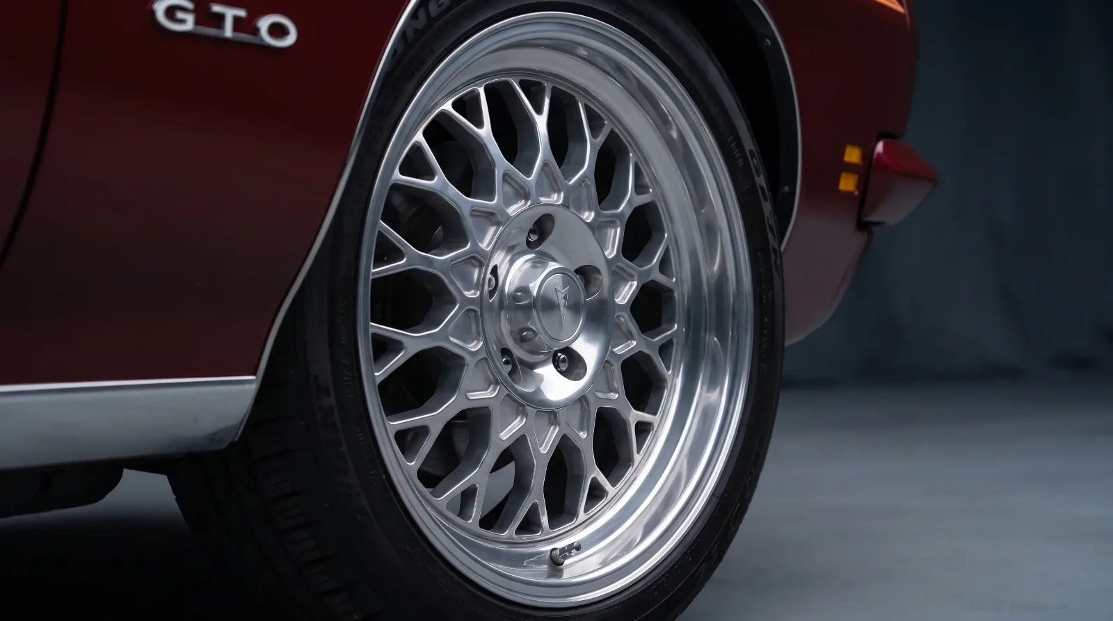 1971 Pontiac GTO honeycomb wheel studio detail