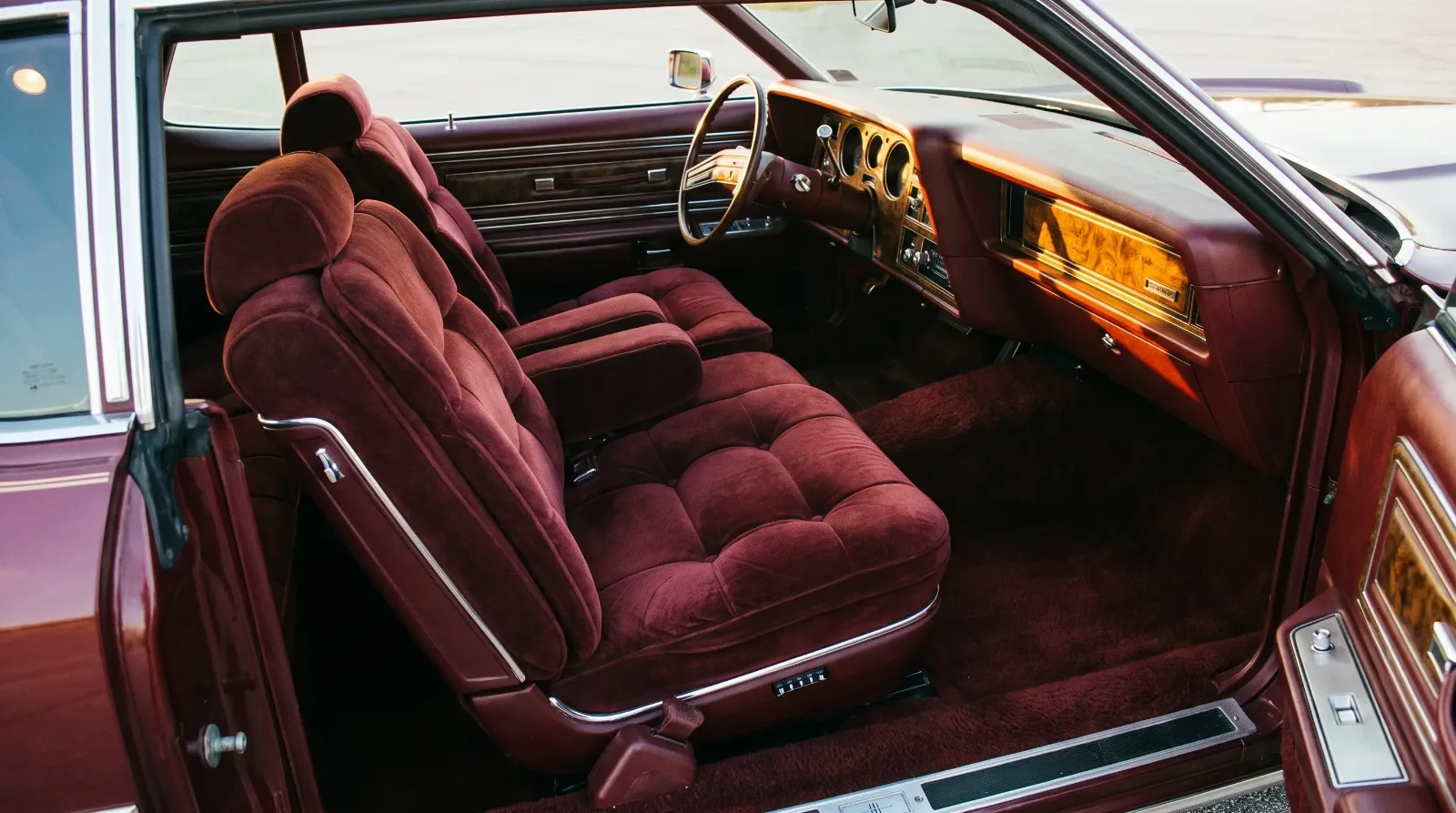 “Six-Passenger Comfort”: How Detroit Marketed Land Yacht Interiors