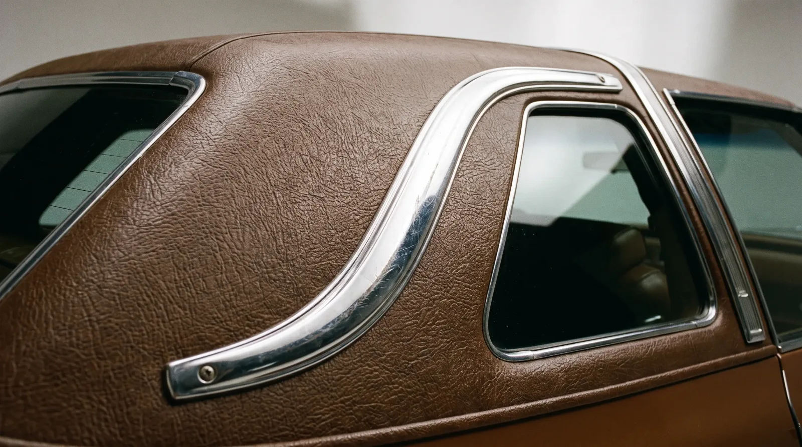Vinyl Tops, Padded Roofs, and Landau Bars Explained