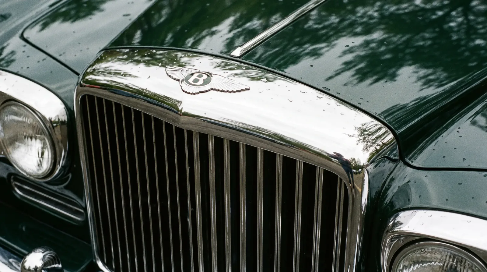 Matrix grille and winged-B badge on the front of a 1968 Bentley T-Series
