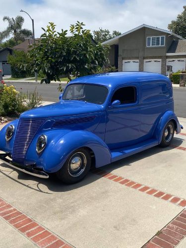 1937 Ford Deluxe