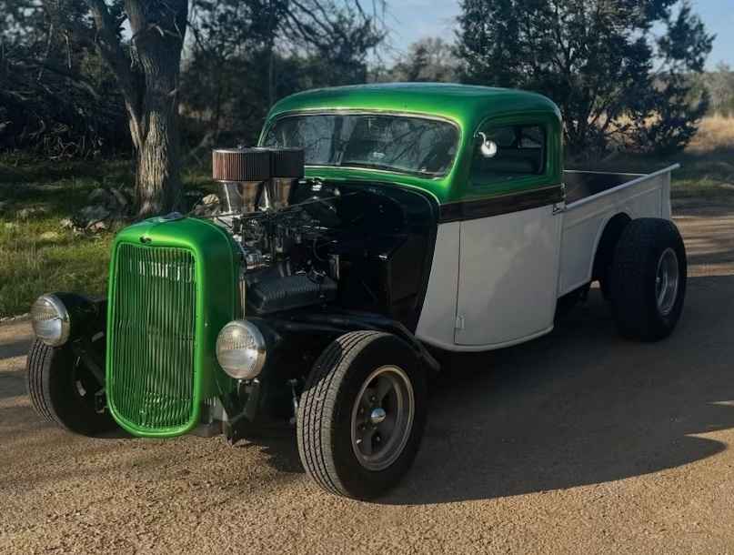 1935 Ford Custom