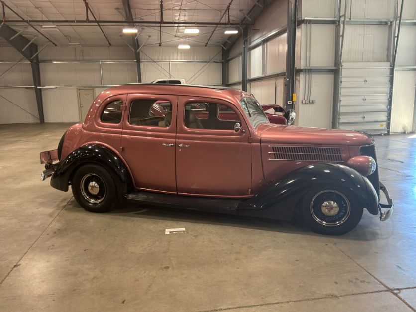1936 Ford Sedan