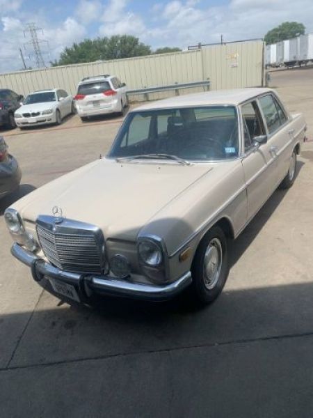 1972 Mercedes-Benz 220D