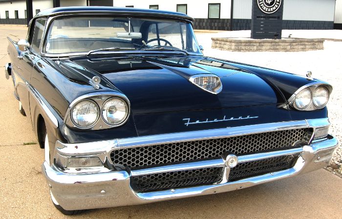 1958 Ford Skyliner