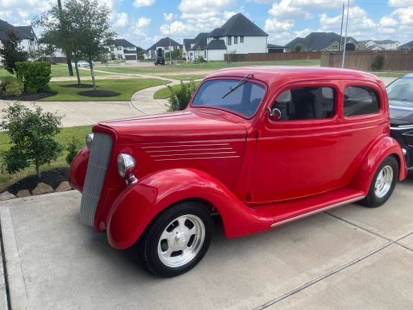 1935 Ford Sedan