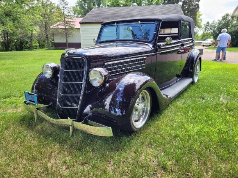 1935 Ford Model 48