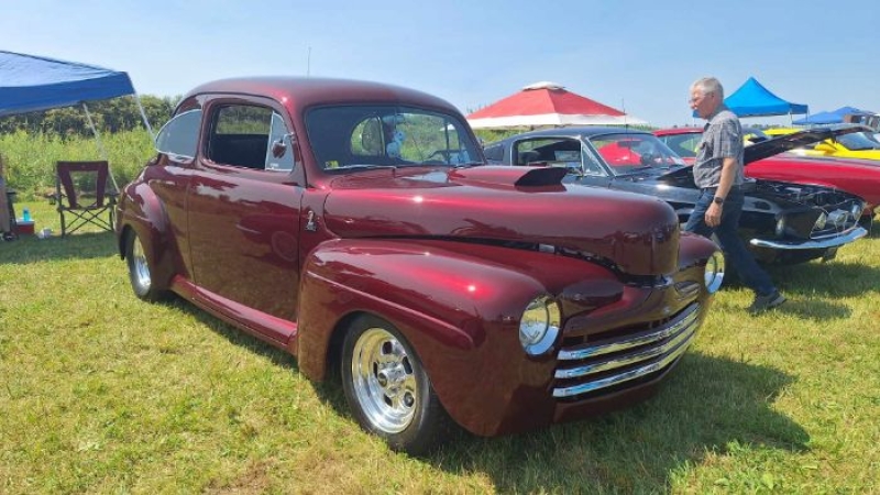 1947 Ford Deluxe