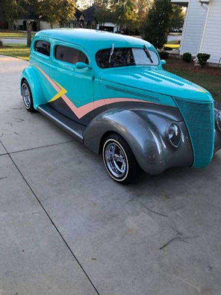 1937 Ford Deluxe