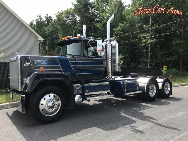 1988 Mack R700