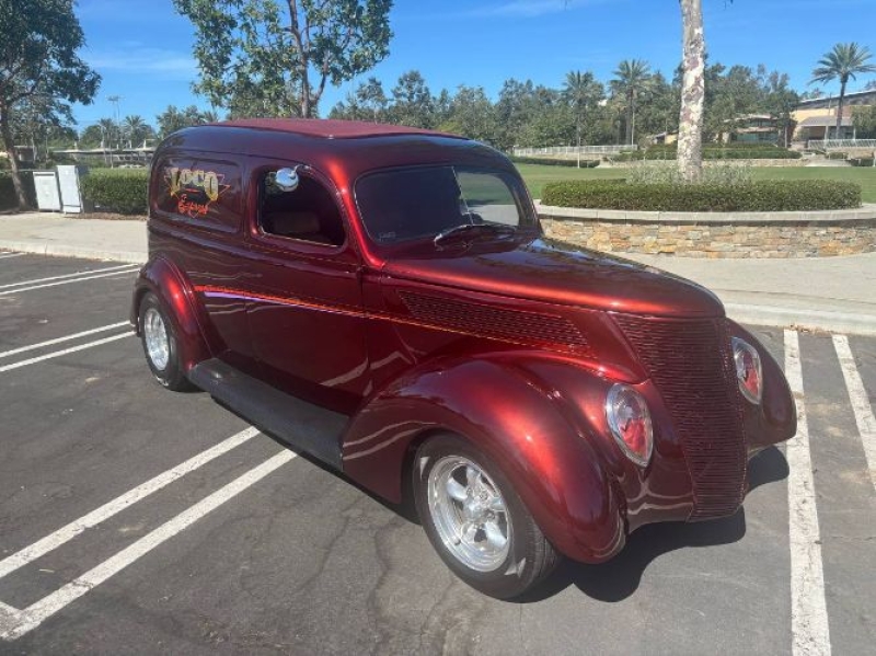 1937 Ford Deluxe