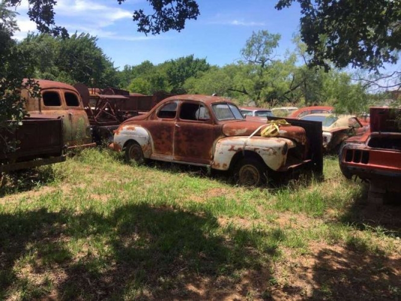 1948 Ford Deluxe