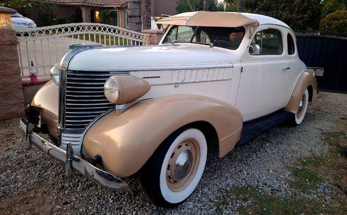 1938 Pontiac Streamliner