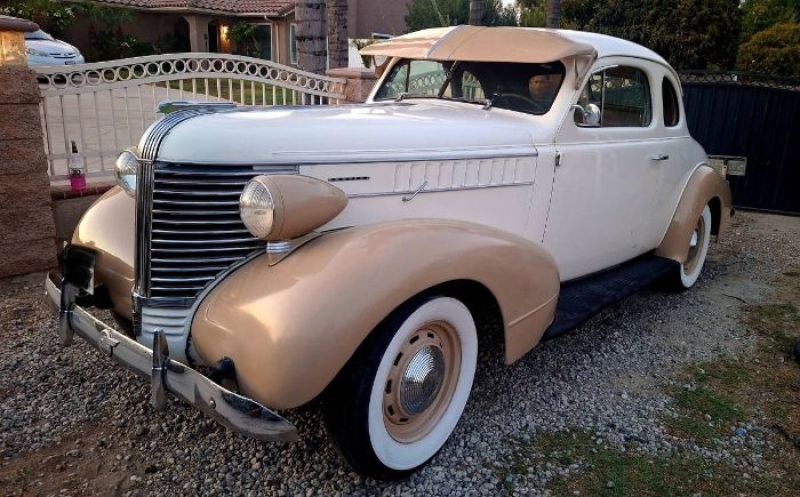 1938 Pontiac Streamliner