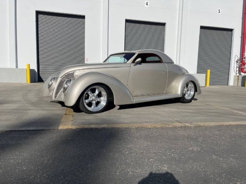 1939 Ford Deluxe