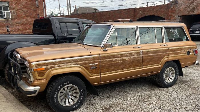 1982 Jeep Grand Wagoneer