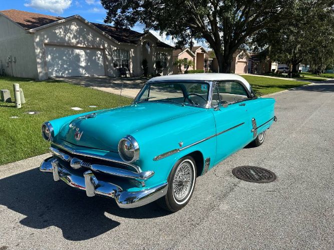 1953 Ford Crestline