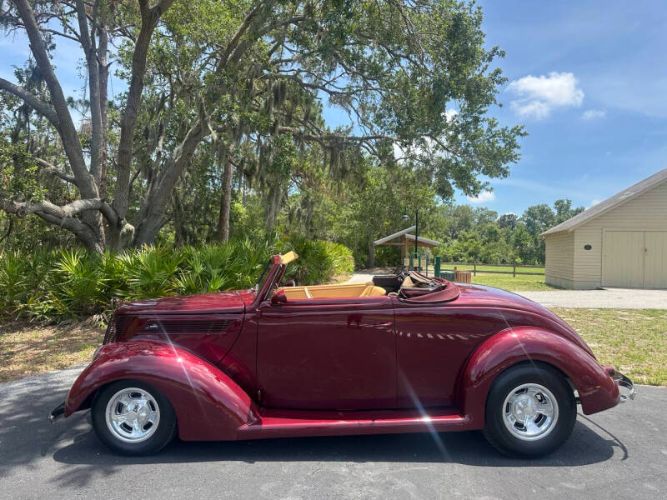 1937 Ford Deluxe