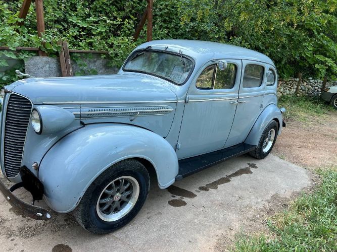 1937 Dodge Deluxe